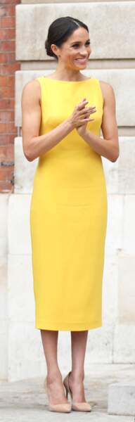 Meghan Markle éclatante dans cette robe jaune Brandon Maxwell.