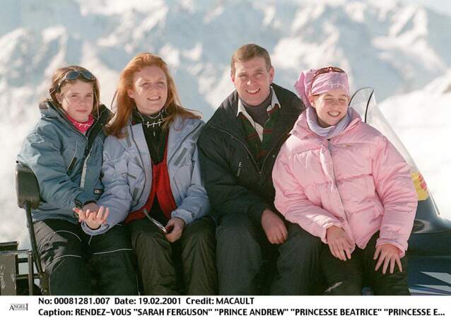 Sarah Ferguson, le prince Andrew, les princesses Beatrice et Eugenie, à Verbier, en Suisse, en février 2001. 