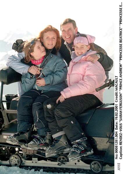 Sarah Ferguson, le prince Andrew, les princesses Beatrice et Eugenie, à Verbier, en Suisse, en février 2001. 