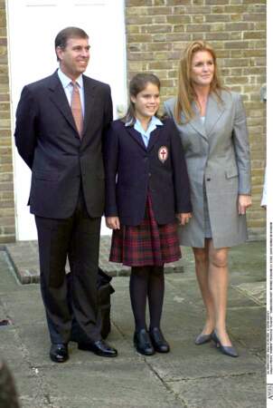 Le prince Andrew et Sarah Ferguson, lors de la rentrée scolaire de la princesse Eugenie, à l'école Saint George de Windsor, en septembre 2001. 