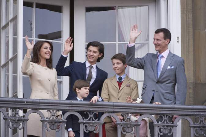 La princesse Marie, le prince Joachim de Danemark, avec le prince Nikolai, le prince Henrik, le prince Felix et la princesse Athena, le 16 avril 2016.