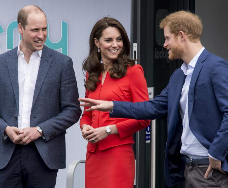 En 2017, le trio composé par Kate Middleton, Harry et William ne sera plus longtemps visible sur les pages des magazines. En effet, Meghan Markle a fait son entrée dans la vie du prince cadet.