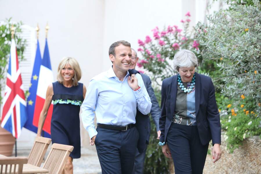 Outre ses virées sportives, Brigitte Macron est une hôte de marque qui sait accueillir avec chaleur au Fort de Brégançon les chefs d'Etat étrangers aux côtés de son mari. Theresa May et son mari faisaient ce soir là partie des invités.