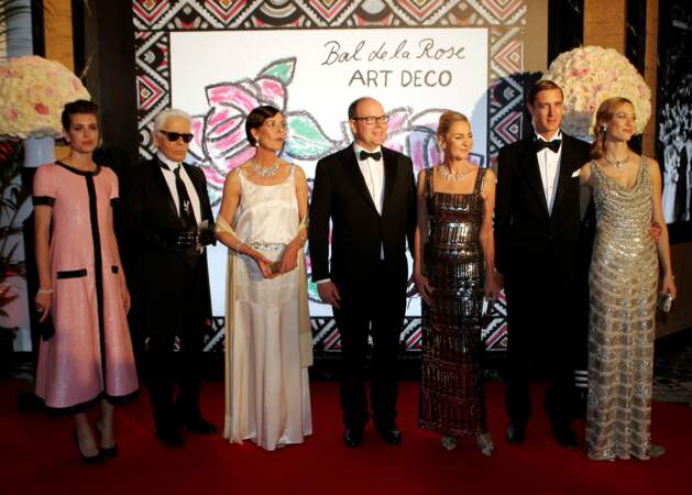 Pierre Casiraghi et Beatrice Borroméo avec toute la famille princière et Karl Lagerfeld lors du Bal de la rose 2015.