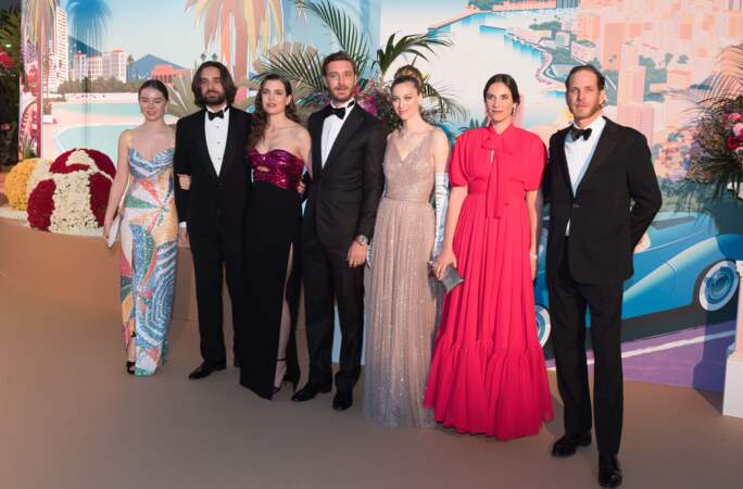 Beatrice Borromeo et Pierre Casiraghi avec toute la famille princière en mars 2019 pour le Bal de la rose.