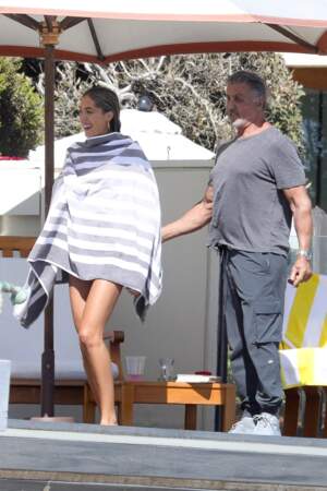 Sylvester Stallone et sa fille Sistine ont choisi de se détendre sous le soleil de Los Angeles, ce dimanche 9 août