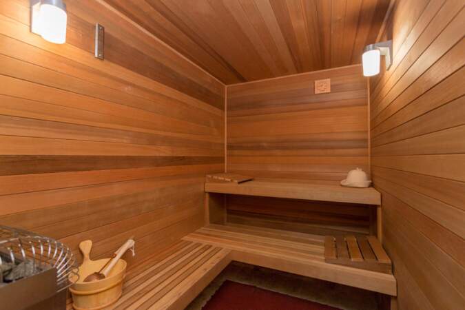 Un sauna, l'occasion pour Meghan Markle et le prince Harry de se détendre après une journée chargée.