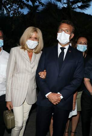 Brigitte et Emmanuel Macron sont restés à Bormes-les-Mimosas jusqu'à la nuit tombée