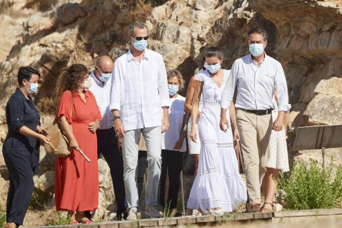 Le roi Felipe VI d'Espagne et la reine Letizia sont allés à la Nécropole punique de Puig des Molins à Ibiza le 17 août 2020.