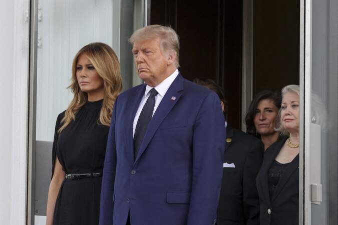 Melania et Donald Trump, le visage fermé lors des funérailles de son frère Robert le 21 août 2020
