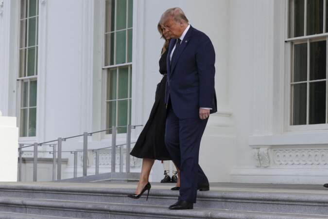 Melania et Donald Trump quittent la Maison-Blanche après l'hommage rendu à son frère Robert Trump le 21 août 2020