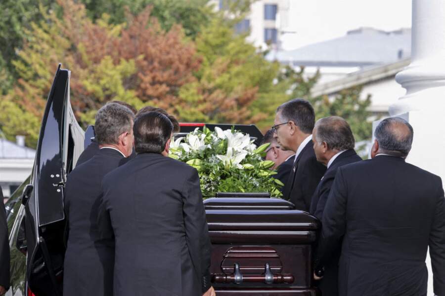 Le cercueil du frère de Donald Trump, Robert, mort à l'âge de 72 ans