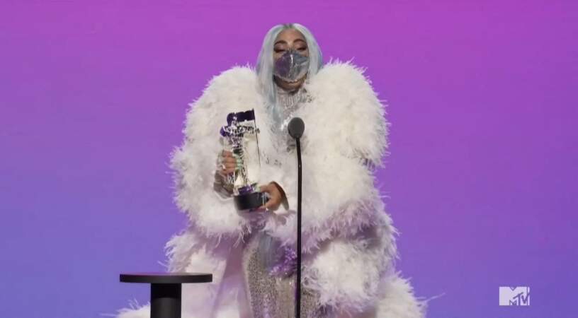 Lady Gaga incite ses fans à porter un masque de protection contre le coronavirus (Covid-19) lors des MTV Vidéo Music Awards, le 30 août 2020. 
