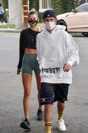 Justin Bieber et sa femme Hailey habillés en "Drew", la nouvelle ligne unisexe du chanteur pop.