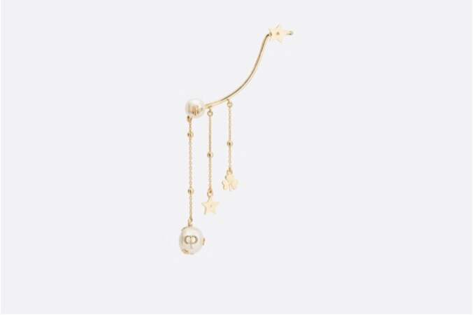 Bijou d'oreille Shiny-D, Métal finition dorée et perle d'eau douce blanche, 320€, Dior.com