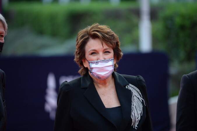 Roselyne Bachelot, masquée, arrive sur le red carpet de la cérémonie d'ouverture du 46ème Festival du Cinéma Américain de Deauville, le 4 septembre 2020. 