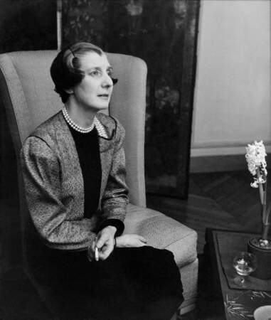 Le collier est un hommage à Jeanne Toussaint, directrice artistique de Cartier dans les années 1930, qui a contribué de manière décisive à définir l’identité stylistique de la Maison.