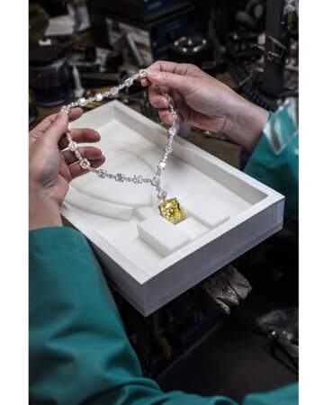 En 1878, la pierre du Tiffany Diamond fut transformée à Paris en un diamant taille coussin de 128.54 carats à 82 facettes, une taille jamais réalisée auparavant.