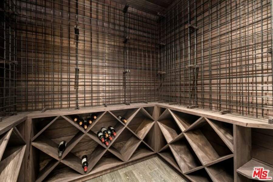 Amateur de vin, Johnny Hallyday avait installé une cave dans sa villa de Los Angeles