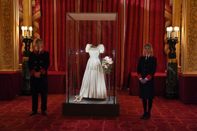 Les aficionados de la famille royale britannique peuvent désormais découvrir et admirer la robe de mariée de Beatrice d'York au château de Windsor