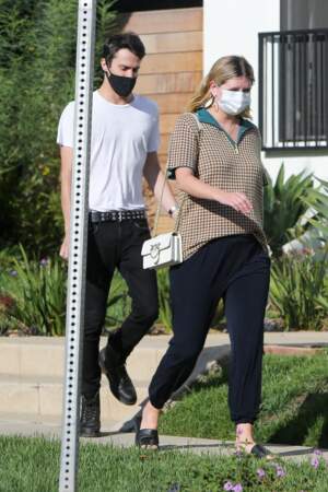 Mischa Barton et son compagnon Gian Marco Flamini sont allés faire des courses chez Gelson à Los Angeles pendant l'épidémie de coronavirus, le 21 septembre 2020