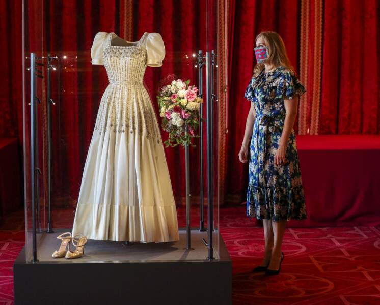 Le jour de son mariage, Beatrice d'York portait une robe blanche vintage, style bohème, signée du créateur Norman Hartnell