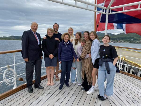 La famille royale de Norvège réunie lors d'un séjour aux Iles Lofoten durant l'été 2020