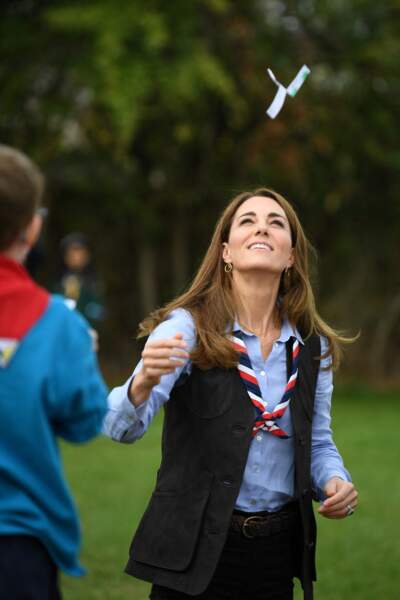 Kate Middleton est retombée dans les joies de l'enfance lors de sa visite à un club de scouts "2th Northolt Scouts" à Londres, le 29 septembre 2020.
