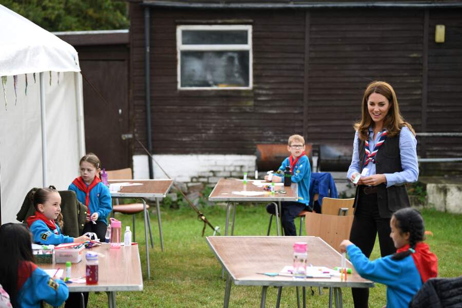 La duchesse de Cambridge a rencontré les membres du groupe de scouts "Cub and Beaver", à Norholt le 29 septembre 2020. 