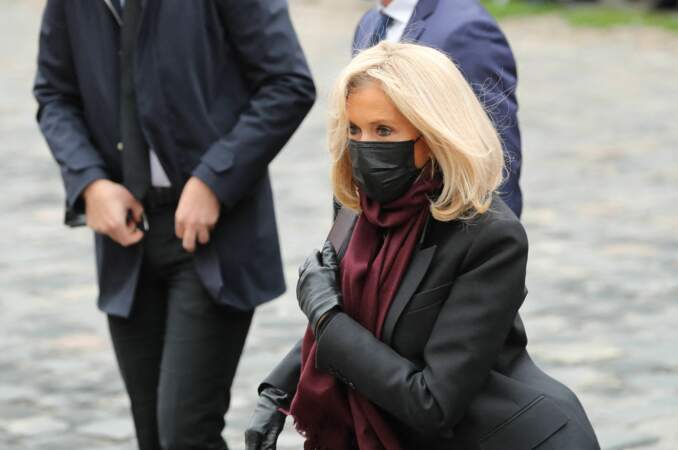 La Première dame Brigitte Macron semblait particulièrement émue lors des obsèques de Juliette Gréco