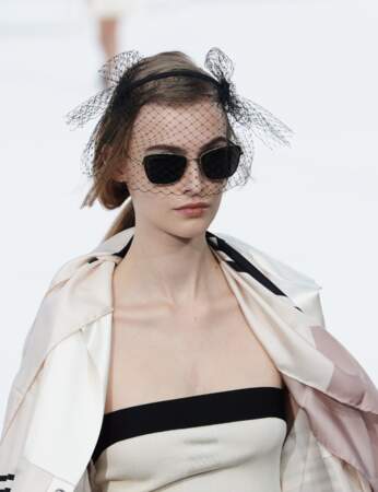 Tendance été 2021: les lunettes de soleil opaques, un essentiel, ici chez Chanel.