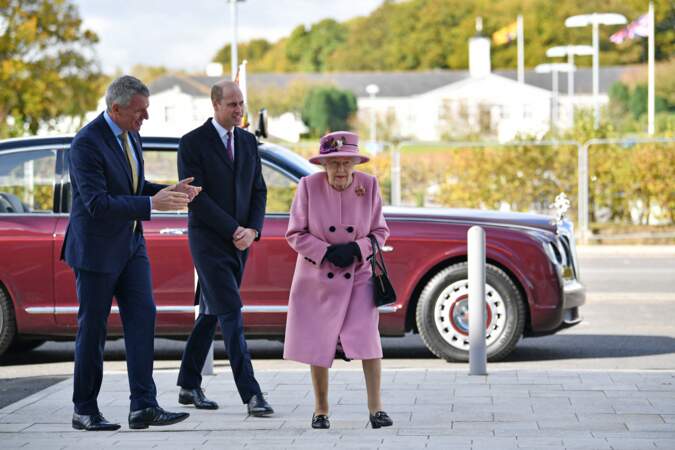 Si la reine Elizabeth II a souhaité emmener William avec elle, c'est aussi pour le préparer à son rôle de futur monarque