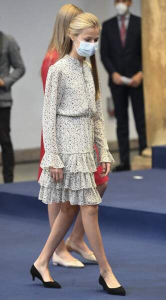 En petits talons fins et ensemble couleur crème, la princesse Leonor a fait sensation lors de la Cérémonie "Princess of Asturias Awards" 