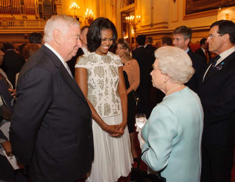 Michelle Obama et la reine d'Elizabeth II, à Buckingham Palace, lors des JO de Londres, le 27 juillet 2012. 