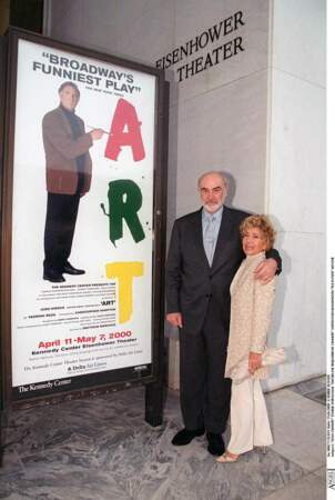 Sean Connery et sa femme à une exposition en 2000