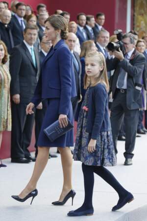 La reine Letizia et sa fille la princesse Leonor d'Espagne lors de la parade militaire pendant la Fête nationale espagnole, à Madrid, le 12 octobre 2015