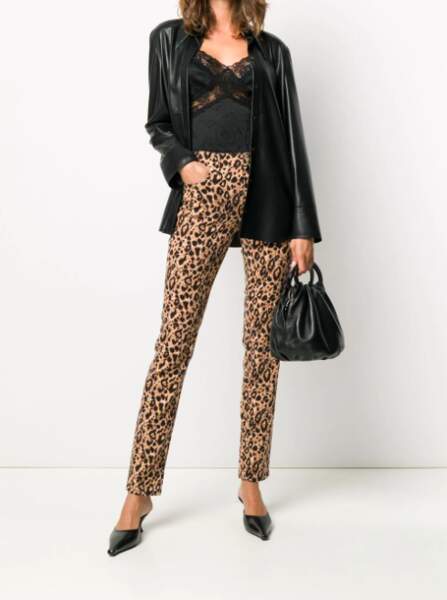 Pantalon à imprimé léopard - Versace Jeans Couture, 365€