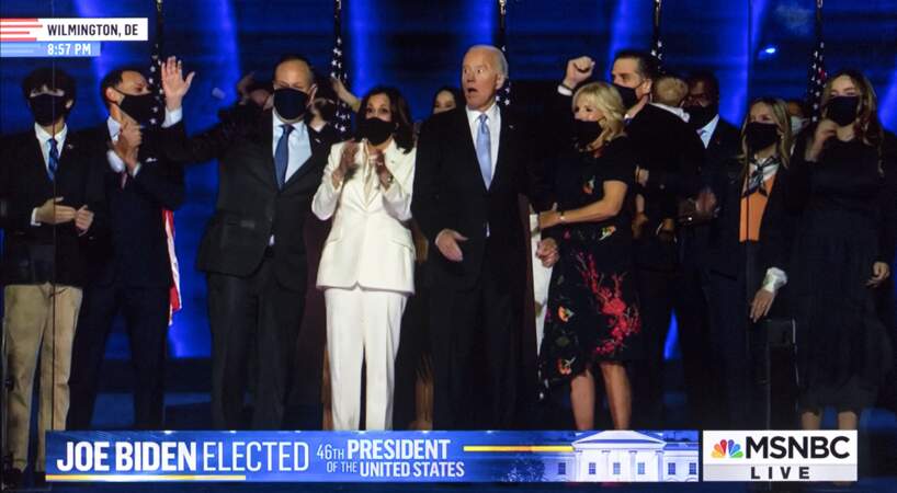 Joe Biden, entouré de sa vice-présidente Kamala Harris et de son épouse Jill, lors de leur discours de victoire le soir de l'annonce des résultats de l'élection présidentielle aux Etats-Unis le 7 novembre 2020.