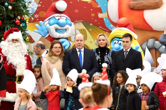 Camille Gottlieb, le prince Albert II de Monaco, la princesse Charlène, Louis Ducruet lors de la remise de cadeaux de Noël aux enfants monégasques au palais à Monaco, le 18 décembre 2019