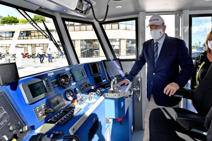 Le prince Albert II de Monaco à bord du Vitamar III, le nouveau navire de la Direction des Affaires Maritimes monégasques, le 29 septembre 2020