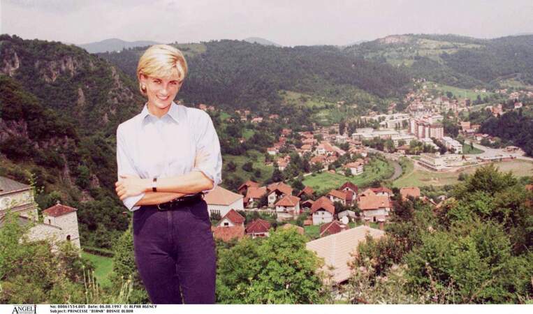La princesse Diana à Olovo, en Bosnie, en 1997