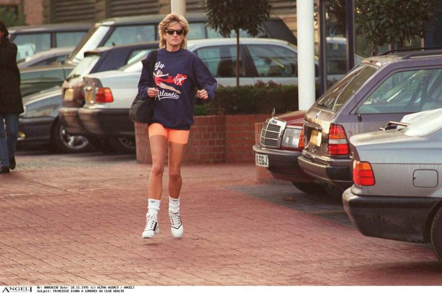 La princesse Diana dans les rues de Londres sortant du club Health, le 20 novembre 1995