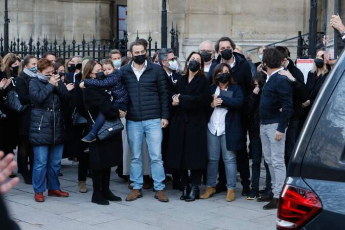 La famille de Cyril Colbeau-Justin à la sortie de la basilique Saint-Clotilde, à Paris, ce jeudi 12 novembre.