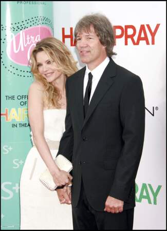 Michelle Pfeiffer et son époux, David E.Kelley à la première du film Hairspray, à Westwood, aux Etats-Unis, en 2007. 