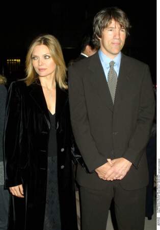 Michelle Pfeiffer et son époux, David E.Kelley, à la première du film, "Sam, je suis Sam", à Los Angeles, en 2001. 