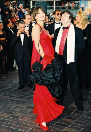 Sophie Marceau, enceinte et resplendissante, à Cannes en 1995