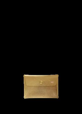 Petite enveloppe cuir N°81 cuir doré, L’Uniform, 110 €. www.luniform.com