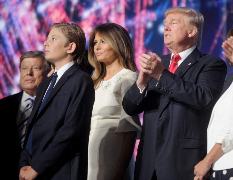 Barron Trump et ses parents lors du 4ème jour de la convention Républicaine à Cleveland, le 21 juillet 2016.