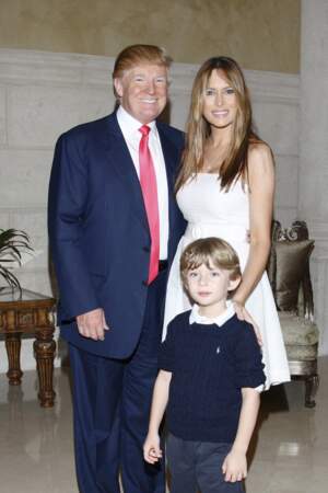 Donald Trump, sa femme Melania et leur fils Barron au club Mar A Lago à Palm Beach, en décembre 2009