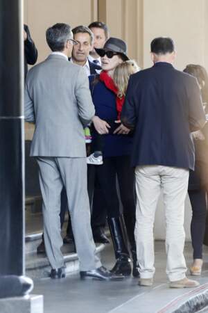 Nicolas Sarkozy, Carla Bruni Sarkozy et leur fille Giulia quittent leur hôtel à Los Angeles pour se rendre à l'aéroport LAX de Los Angeles le 29 avril 2014.